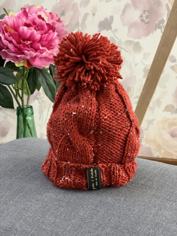 Gorro con pompón lana jaspeada rojo